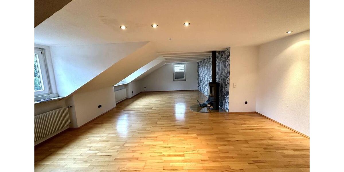 Dachgeschoßwohnung Oberhausen - 3 Zimmer, 85 m&sup2;, 595&euro; | Angebot:26532496