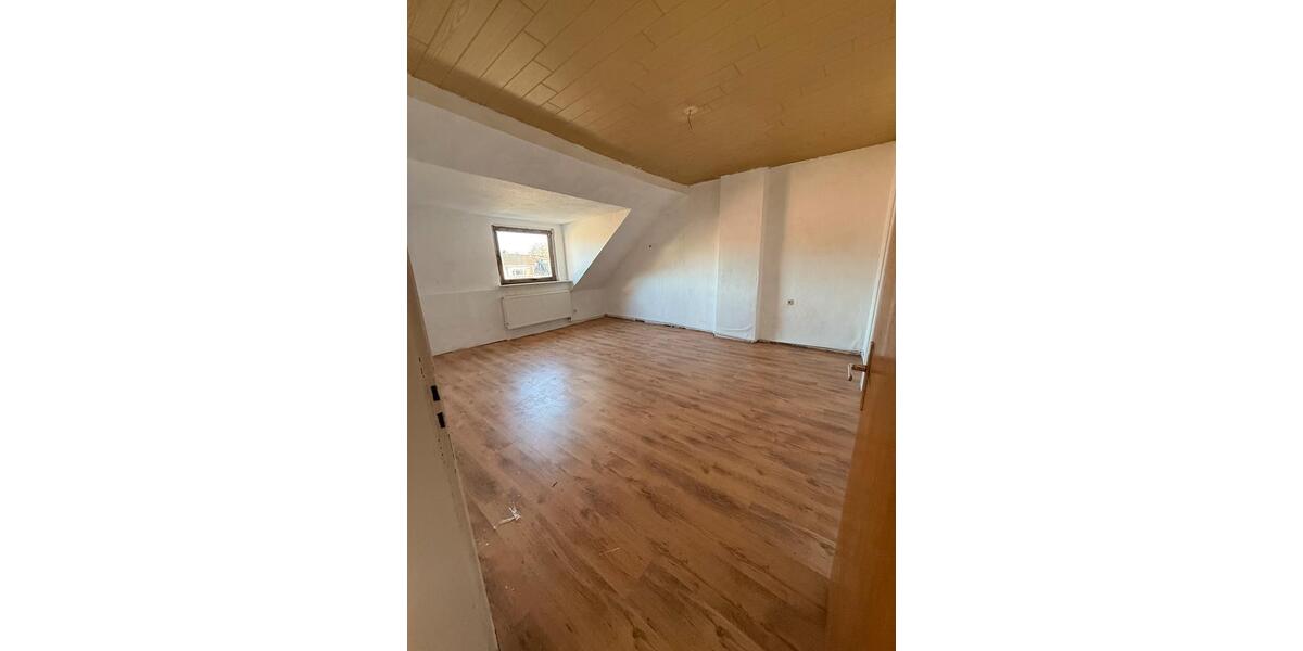 Dachgeschoßwohnung Gelsenkirchen Gelsenkirchen-Nord - 2 Zimmer, 77 m&sup2;, 450&euro; | Angebot:25796051