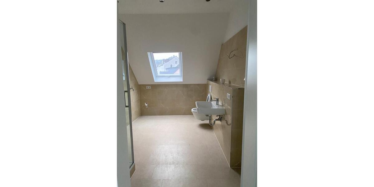 Dachgeschoßwohnung Ennepetal - 6 Zimmer, 130 m&sup2;, 1.200&euro; | Angebot:26409019