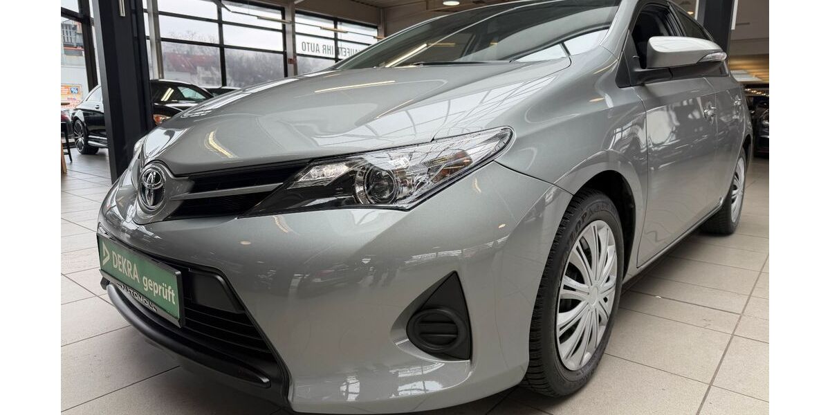 Toyota Auris 68.939 km 9.890 &euro; Bottrop 46236