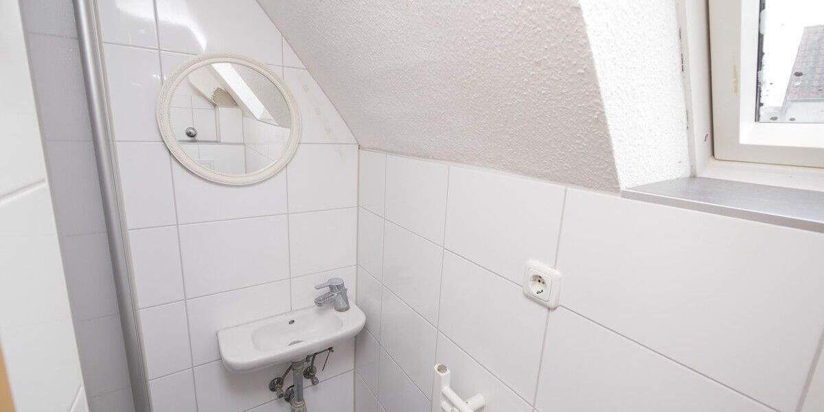 Sehr gepflegte und gemütliche 2,5-Raum-Dachgeschosswohnung in zentraler Lage von Buer-Mitte 2 zimmer