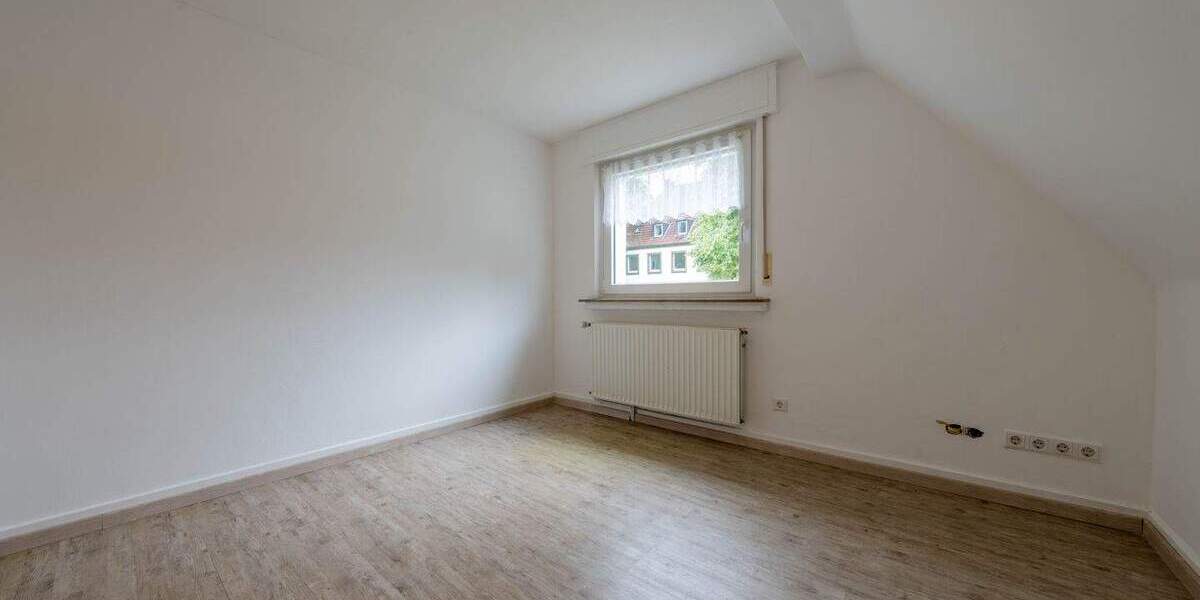 Renovierte Doppelhaushälfte mit Garten und Garage in zentrumsnaher Lage von Lünen 3 zimmer