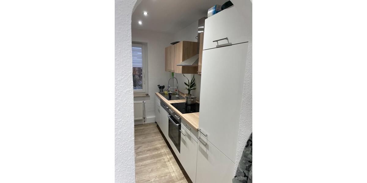 Voll Möblierte, Helle, kernsanierte 1,5-Zimmer-Wohnung zimmer