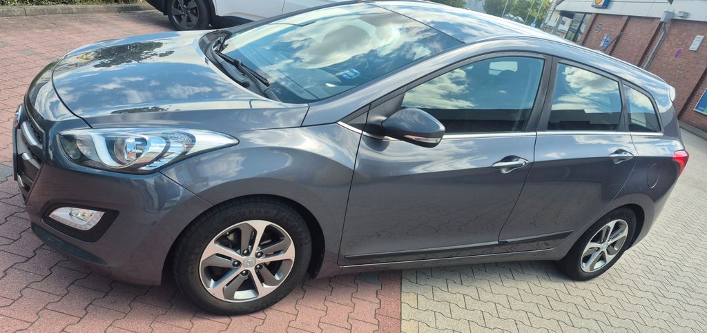 Hyundai i30 151.112 km 8.700 &euro; Haltern am See 45721