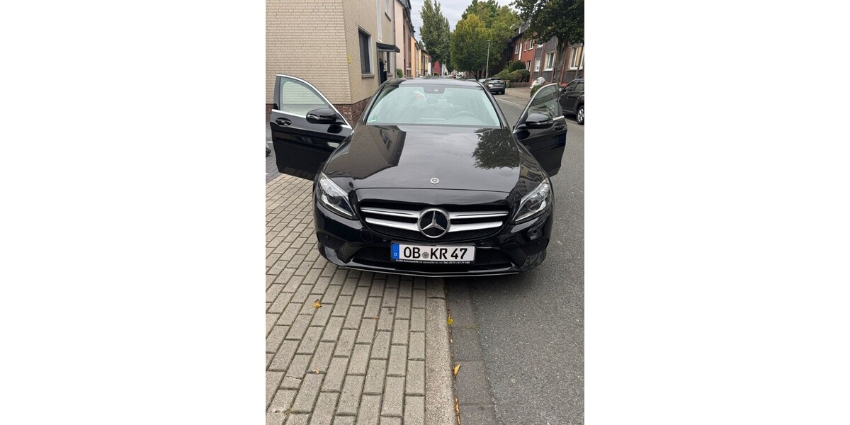 Mercedes-Benz C 180 74.000 km 25.900 &euro; Oberhausen 46045