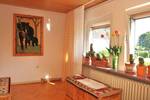 Sonniger Ausblick am Rheindeich: DHH mit großem Grundstück, Wirtschaftsanbau, Garage, Stellplatz