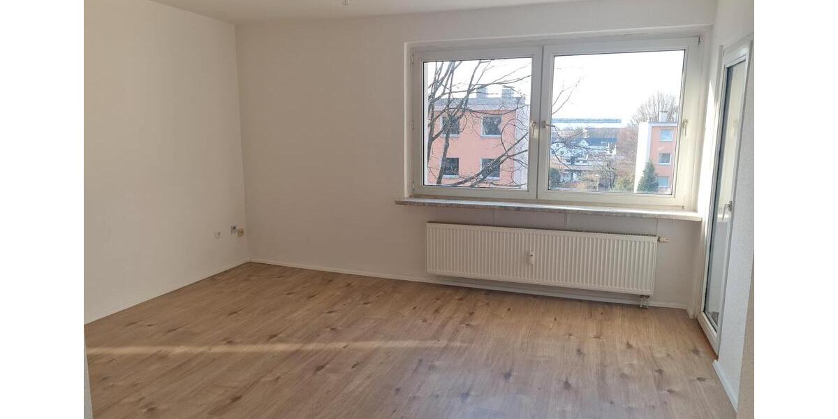 Renovierte 4-Zimmer-Wohnung mit Balkon zu vermieten! 4 zimmer