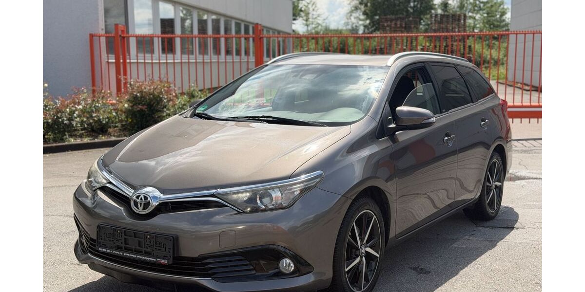 Toyota Auris 97.000 km 10.490 &euro; Herten 45701