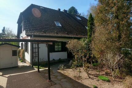 Charmante Doppelhaushälfte mit Sauna und Garten in Berlin Kladow