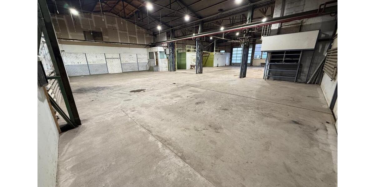 694 m² Lagerhalle mit Büro und Stellplätzen in zentraler Lage zimmer