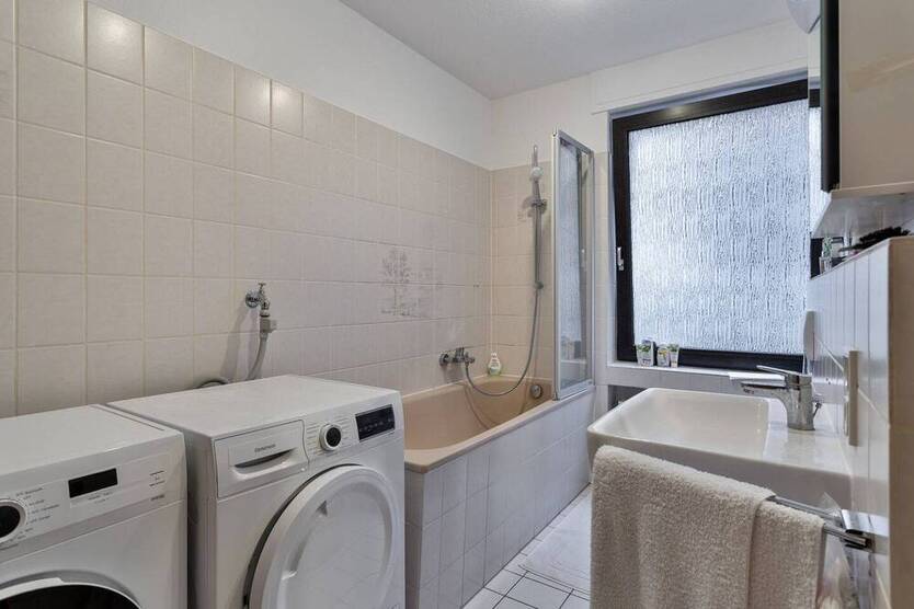 Großzügiges Einfamilienhaus mit ELW und tollem Grundstück in Tönisheide