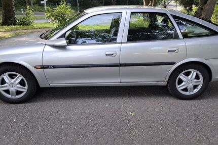 Opel Vectra 182.000 km 2.100 € Bochum 44801