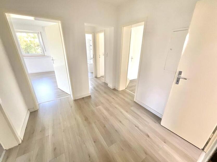 Schöne Erdgeschosswohnungwohnung mit 3 Zimmern und Balkon zimmer