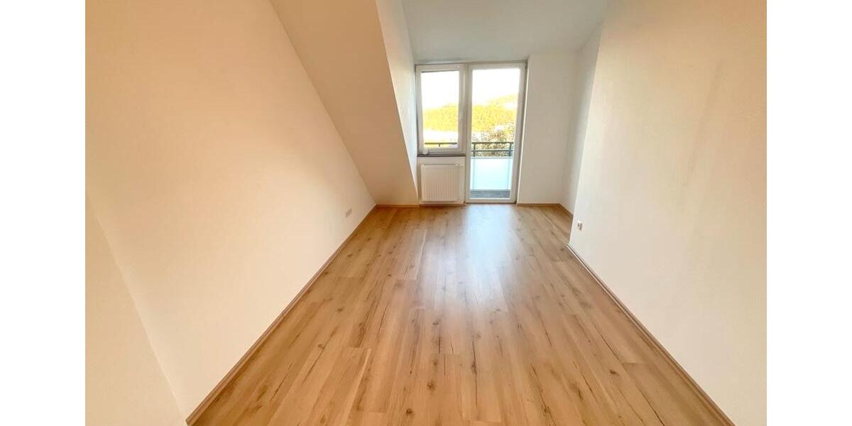 Wunderschöne 4 Zimmerwohnung mit Balkon, erster Monat mietfrei 4 zimmer
