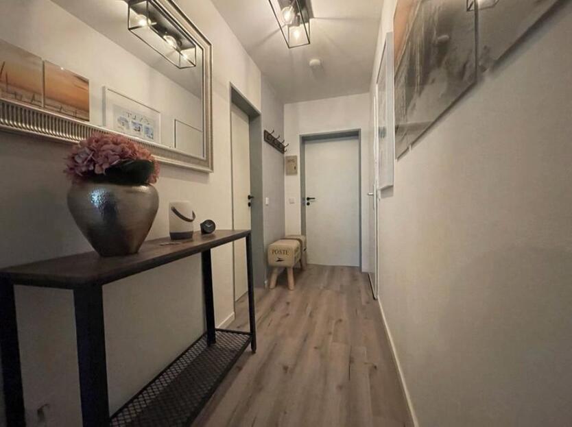 Vollständig möblierte Wohnung inkl. Kfz Stellplatz in top Lage zimmer