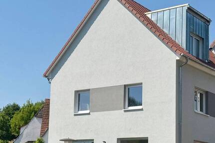 GERADLINIG: ERSTBEZUG NEUBAU-HAUS MIT BESONDERER AUSSTATTUNG UND GARTEN!