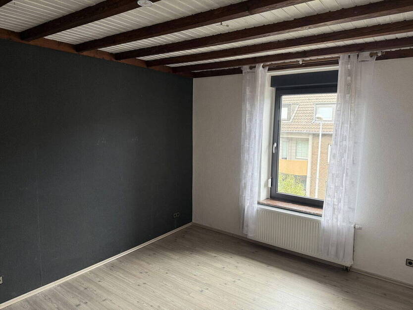 2 große Wohnungen und Geschäftseinheit