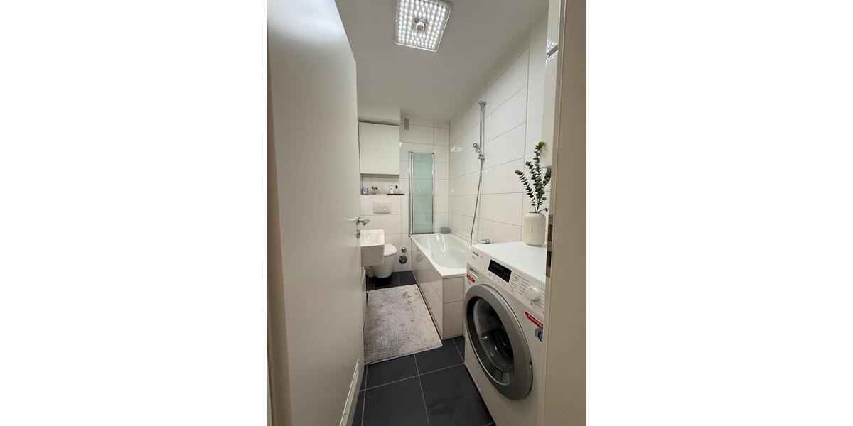 Modernisierte 3-Zimmer-Wohnung mit 2 Gartenflächen & hwt. Aust. 3 zimmer