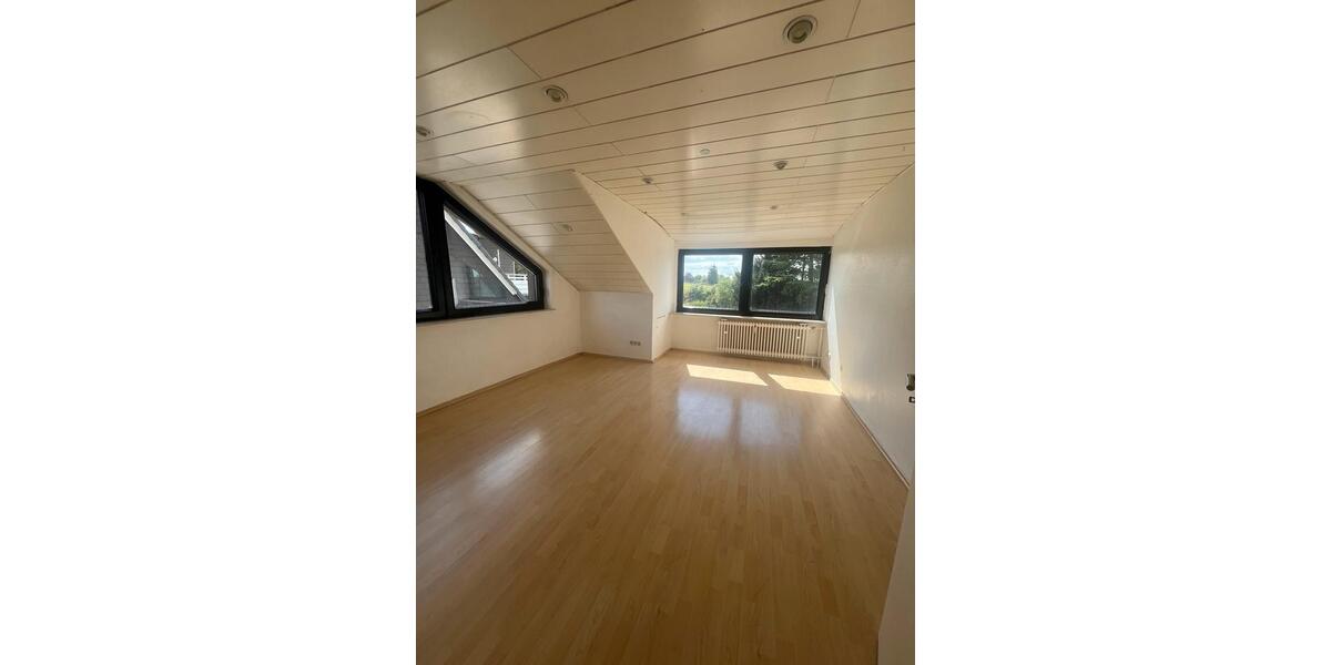 Dachgeschoßwohnung Heiligenhaus - 3 Zimmer, 106 m&sup2;, 900&euro; | Angebot:25182277