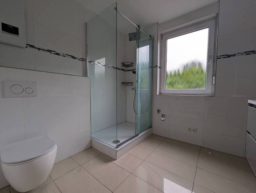 *** Gut geschnittene und helle Wohnung mit Stellplatz in Citylage ***