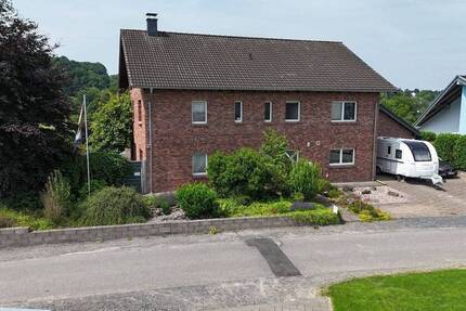 A+ Zweifamilienhaus mit Wärmepumpe, EinliegerWohnung(ca. 75 m²) separat vermietbar, XL-Garage & Pool