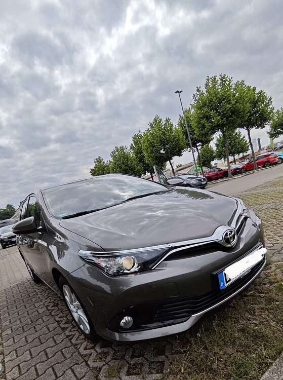 Toyota Auris 126.895 km 9.750 € Lünen 44532
