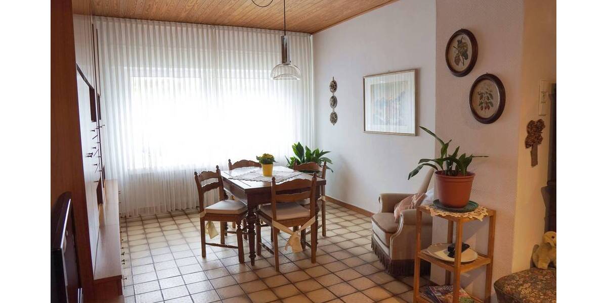 Komfort, Ruhe und Bauland zur Eigenverwirklichung. 8 zimmer