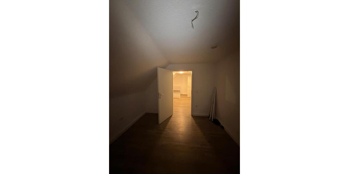 Dachgeschoßwohnung Essen Stadtbezirk VI - 3.5 Zimmer, 72 m&sup2;, 1.023&euro; | Angebot:25640158