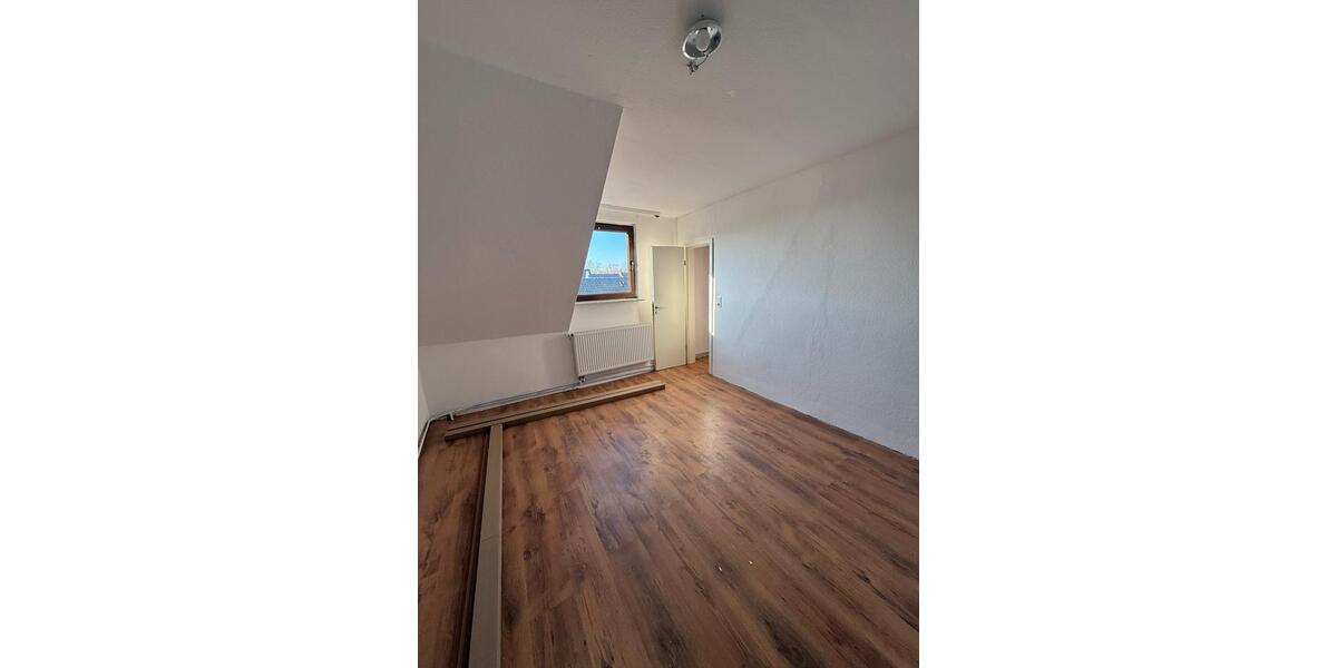 Dachgeschoßwohnung Gelsenkirchen Gelsenkirchen-Nord - 2 Zimmer, 77 m&sup2;, 450&euro; | Angebot:25796051