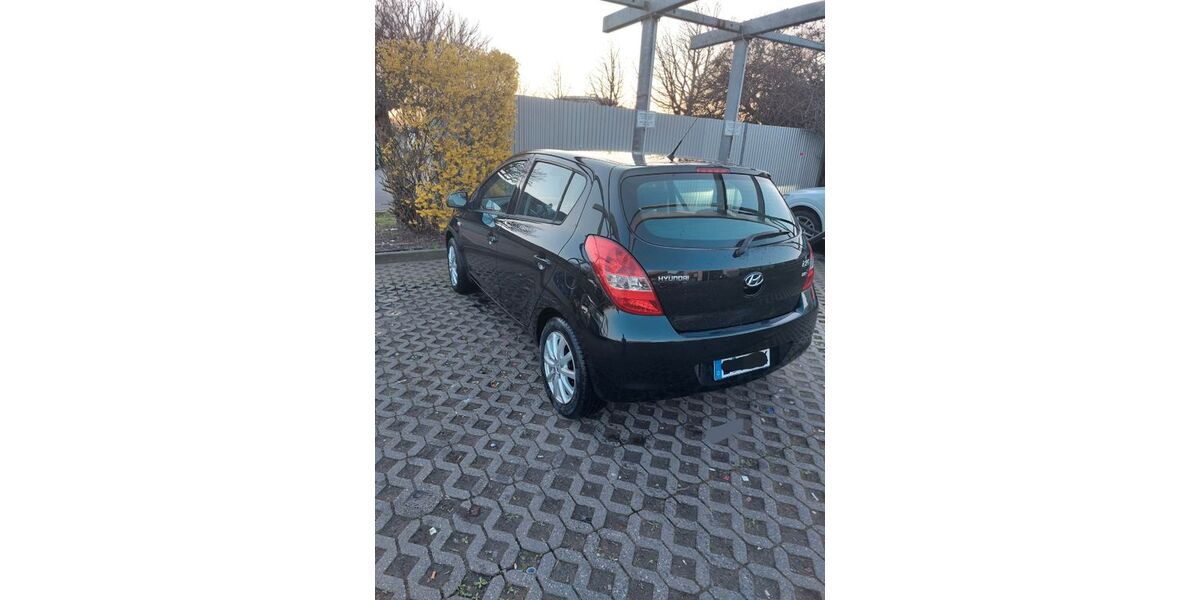 Hyundai i20 130.000 km 3.300 &euro; Oberhausen 46117