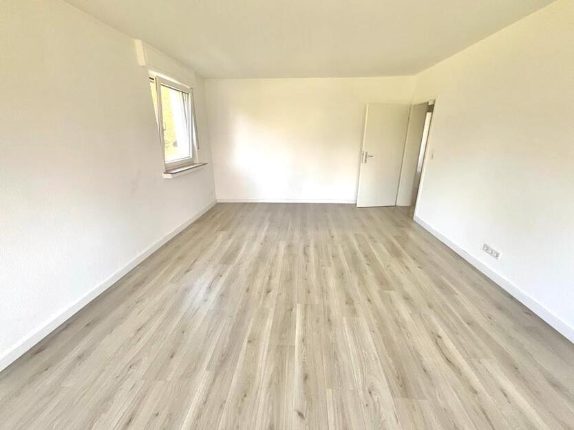 Schöne Erdgeschosswohnungwohnung mit 3 Zimmern und Balkon zimmer