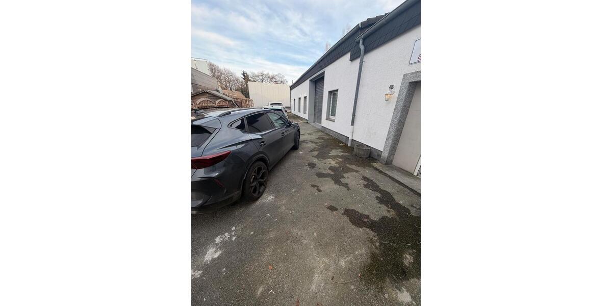 Lagerfläche mit Büroräumen – ca. 150–160 m² zimmer