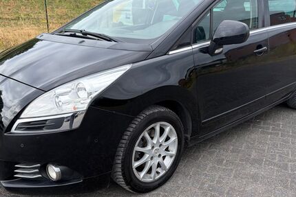 Peugeot 5008 168.000 km 5.800 &euro; gelsenkirchen 45881
