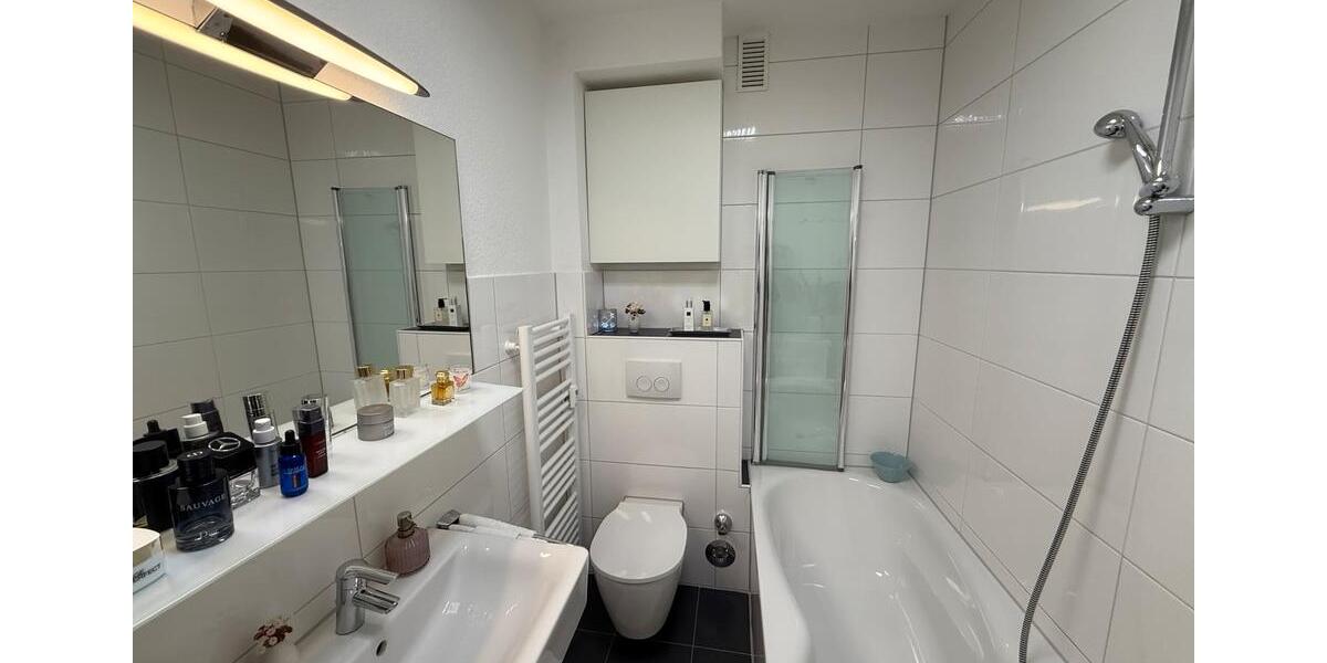 Modernisierte 3-Zimmer-Wohnung mit 2 Gartenflächen & hwt. Aust. 3 zimmer