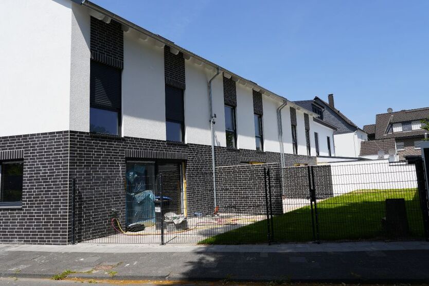 Provisionsfrei* Neubau Einfamilienhaus mit PV 10,4 KW integrierter Garage Energiebedarf 22,4 kWhm2a