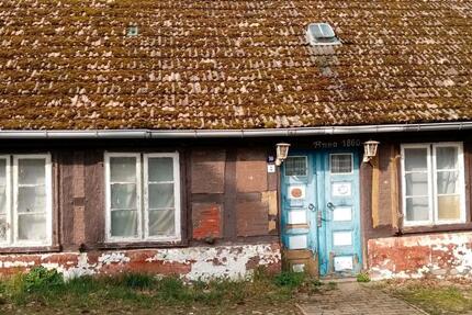 FACHWERKHAUS, DHH, sanierungsbedürftig