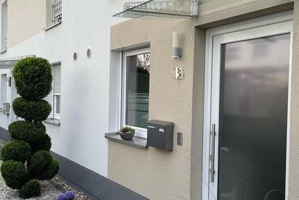 Reihenmittelhaus in zentraler, ruhiger Lage mit sonnigen Garten