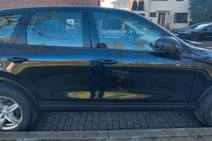 VW Touareg 318.600 km 10.950 € Essen 45259