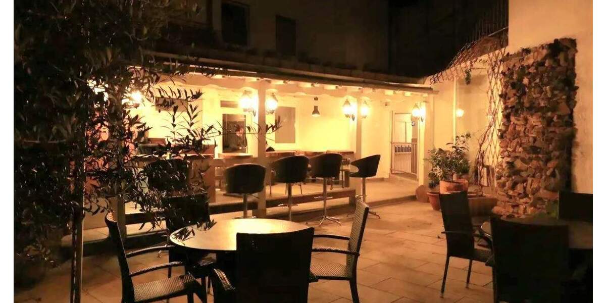 Attraktives Investorenobjekt: Wohn- und Geschäftshaus mit 15 Einheiten, Büro & Restaurant 4 zimmer