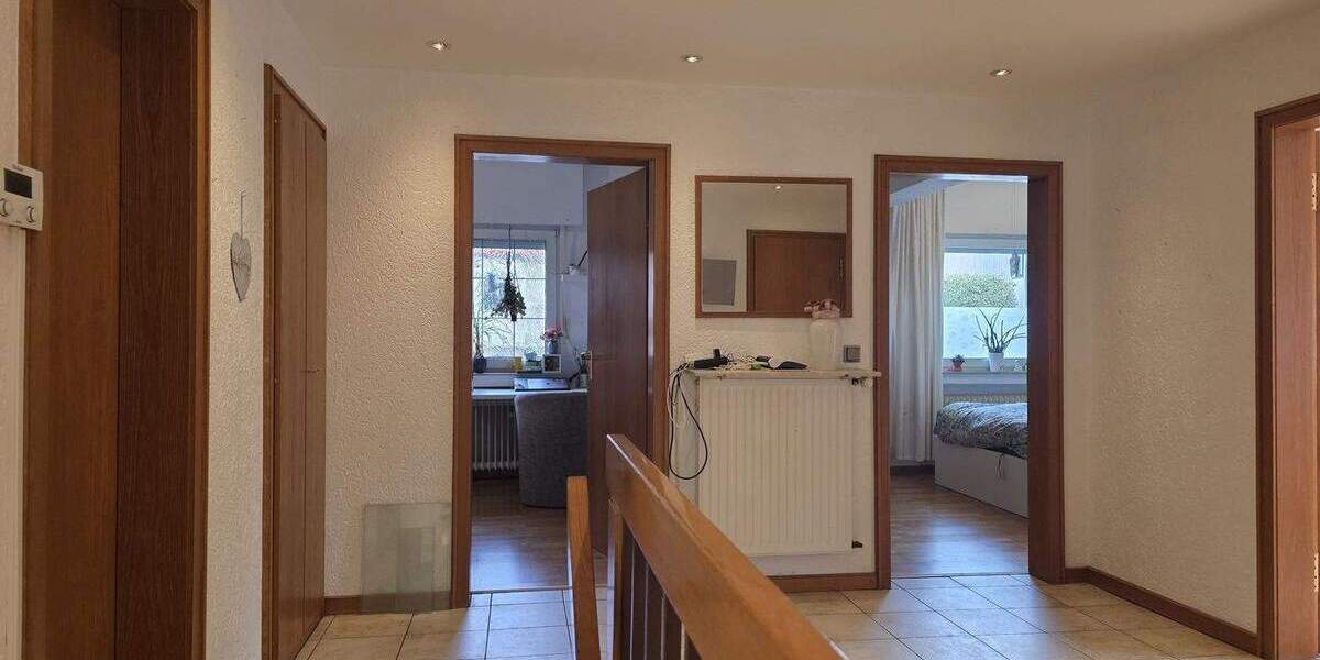 Lichtdurchflutete Eigentumswohnung mit Garten & vielseitigem Souterrain 5 zimmer