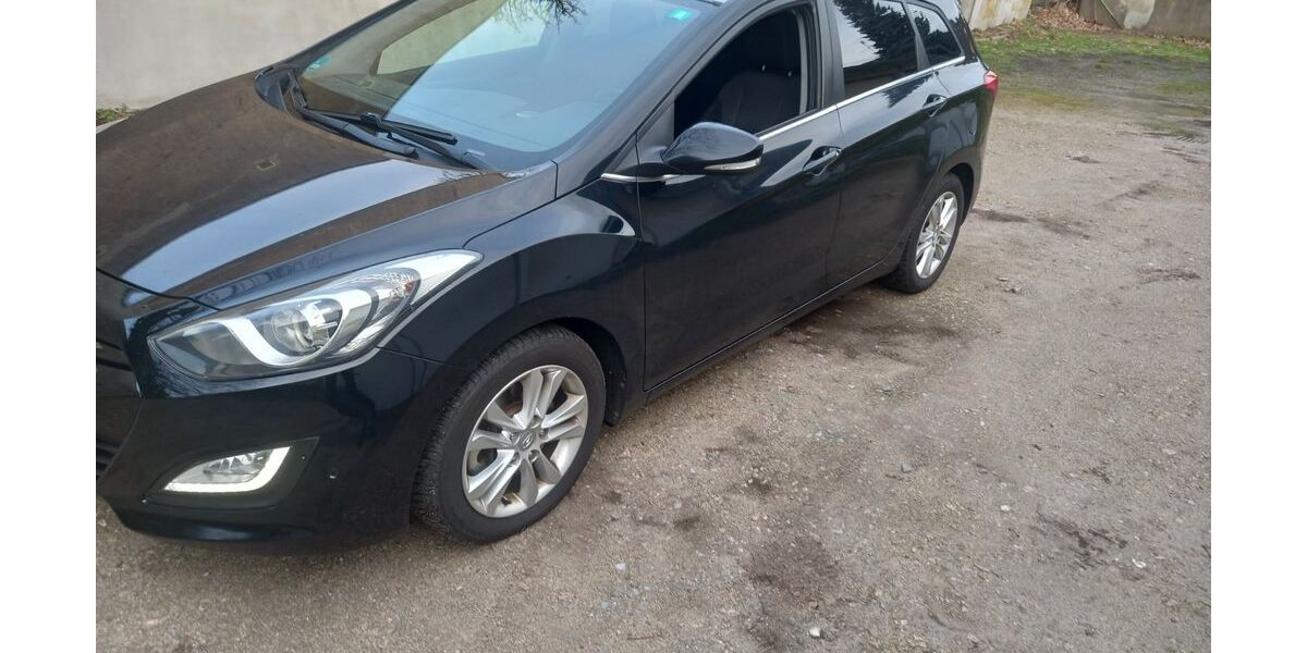 Hyundai i30 173.000 km 5.950 &euro; essen 45138