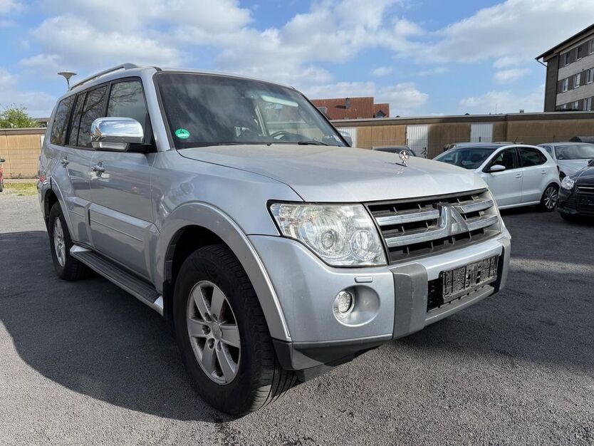 Mitsubishi Pajero 322.000 km 7.300 € Bottrop 46238