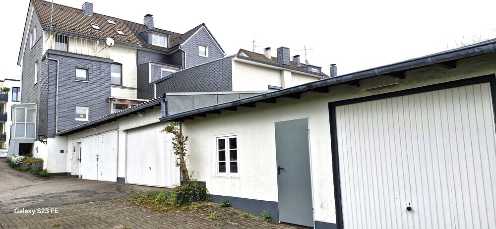 1-Fam. Haus mit Einliegerwohnung und Garagenhof zimmer
