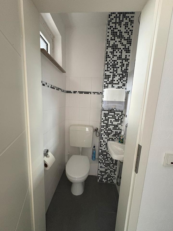 BüroStudioLokal ca.65qm,3,5Zi,Küche,2xWC C-R Bahnhofstr. zimmer