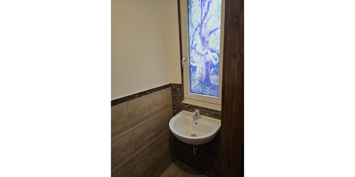 Modernes Reihenendhaus nebst 2 Garagen, Küche, Garten 4 zimmer