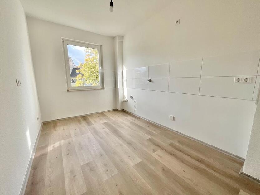 Frisch renovierte 2-Zimmer-Wohnung mit Balkon! zimmer