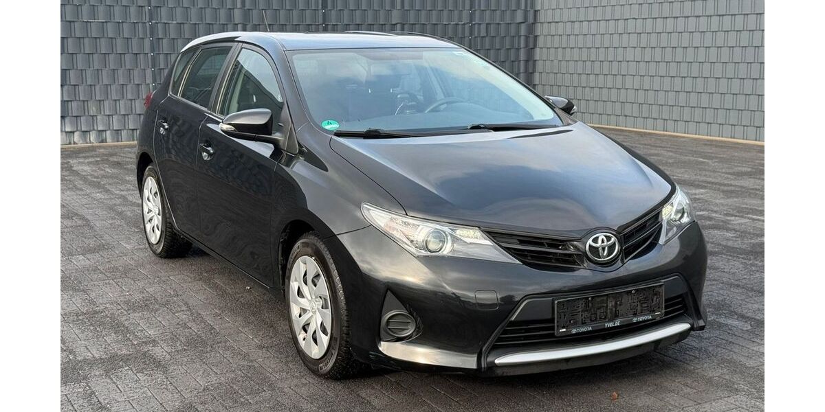 Toyota Auris 99.987 km 8.650 &euro; Dortmund 44149