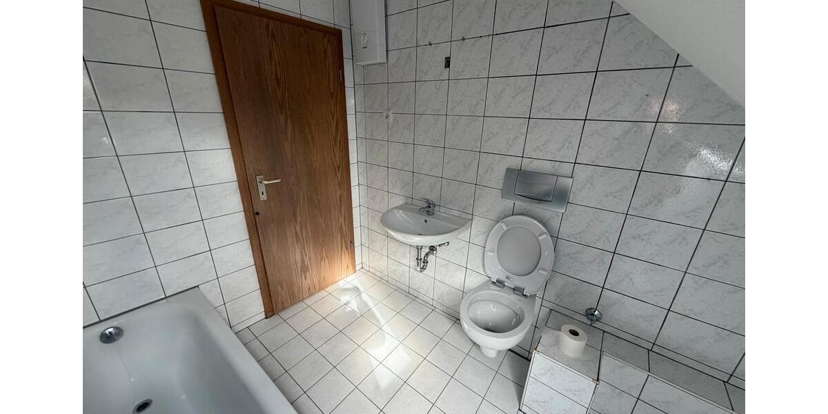 Dachgeschoßwohnung Bochum Günnigfeld - 3 Zimmer, 80 m&sup2;, 780&euro; | Angebot:25640135