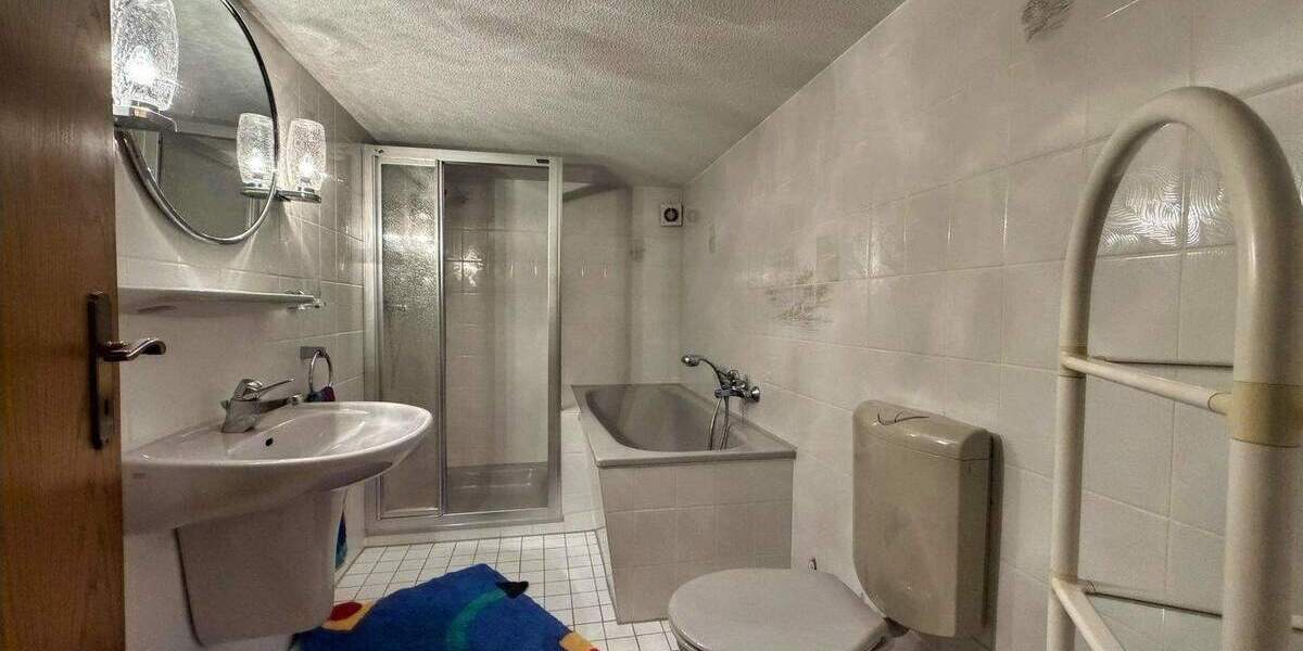 Doppelhaushälfte mit großzügigem Grundstück, Kamin und Doppelgarage 4 zimmer