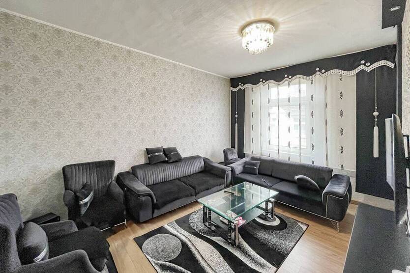 4 Familienhaus - modernisiert - voll vermietet